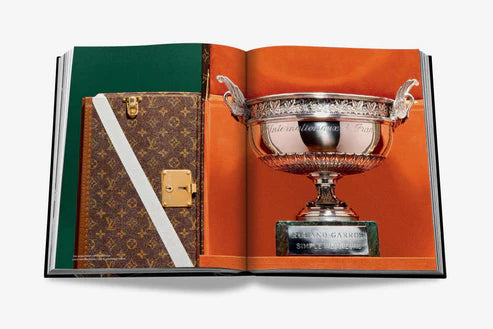 Louis Vuitton Trophy Trunks 9781649801272