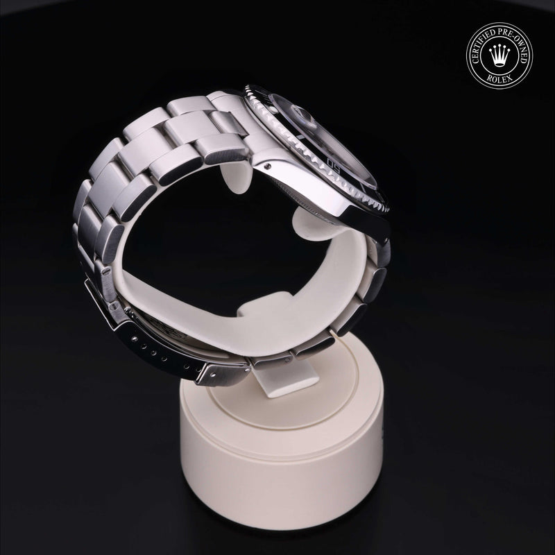 Oyster Perpetual Submariner Date - 16610