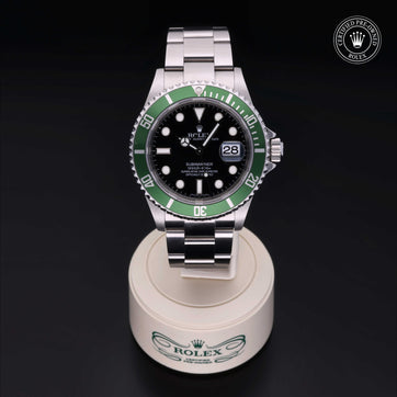 Oyster Perpetual Submariner Date - 16610LV