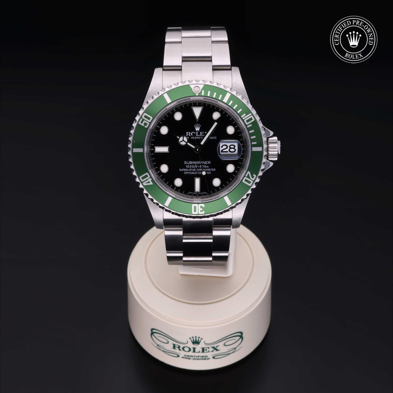 Oyster Perpetual Submariner Date - 16610LV