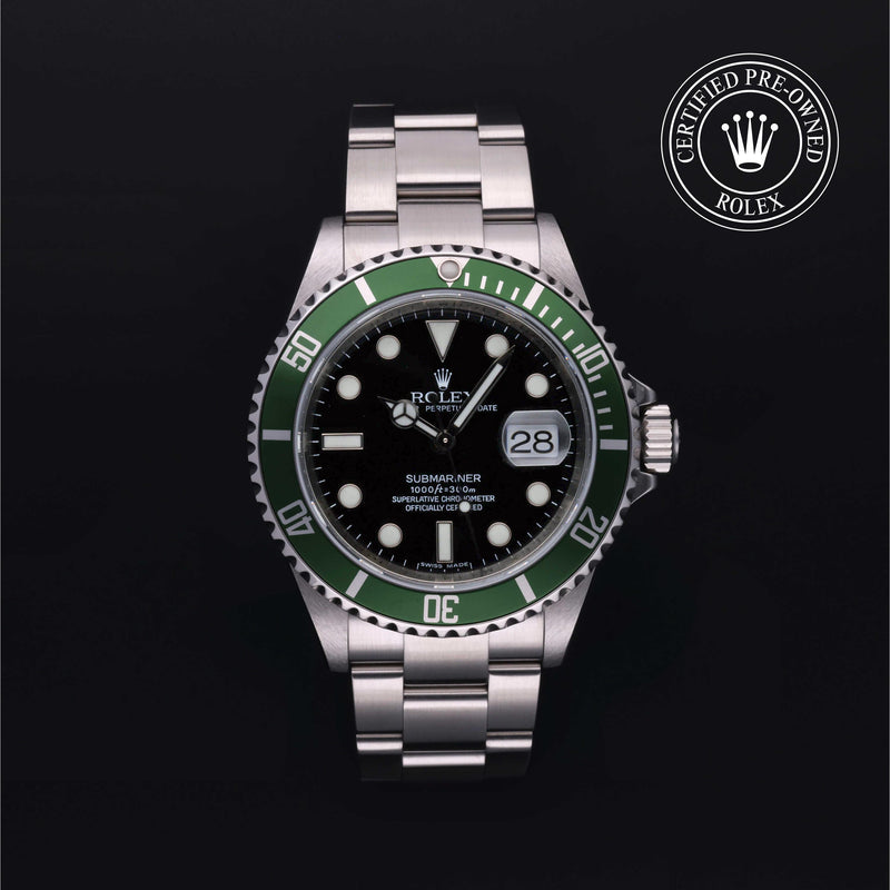 Oyster Perpetual Submariner Date - 16610LV