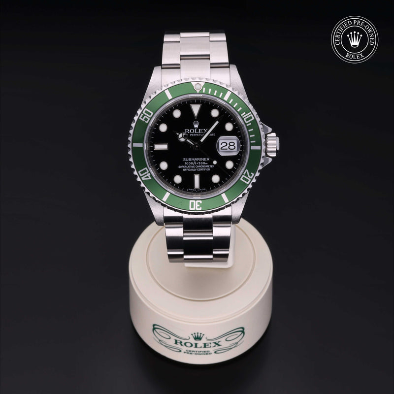 Oyster Perpetual Submariner Date - 16610LV
