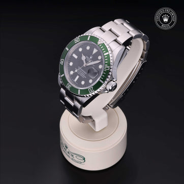 Oyster Perpetual Submariner Date - 16610LV