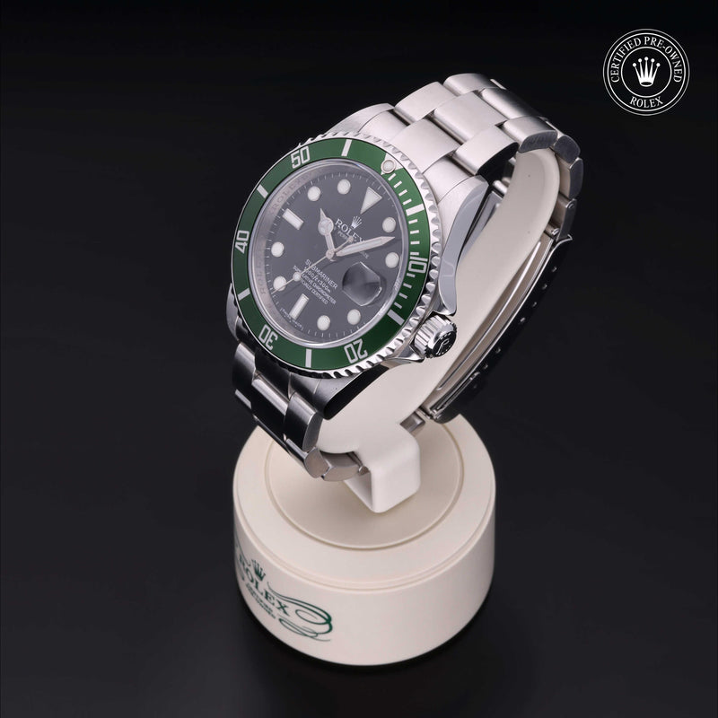 Oyster Perpetual Submariner Date - 16610LV