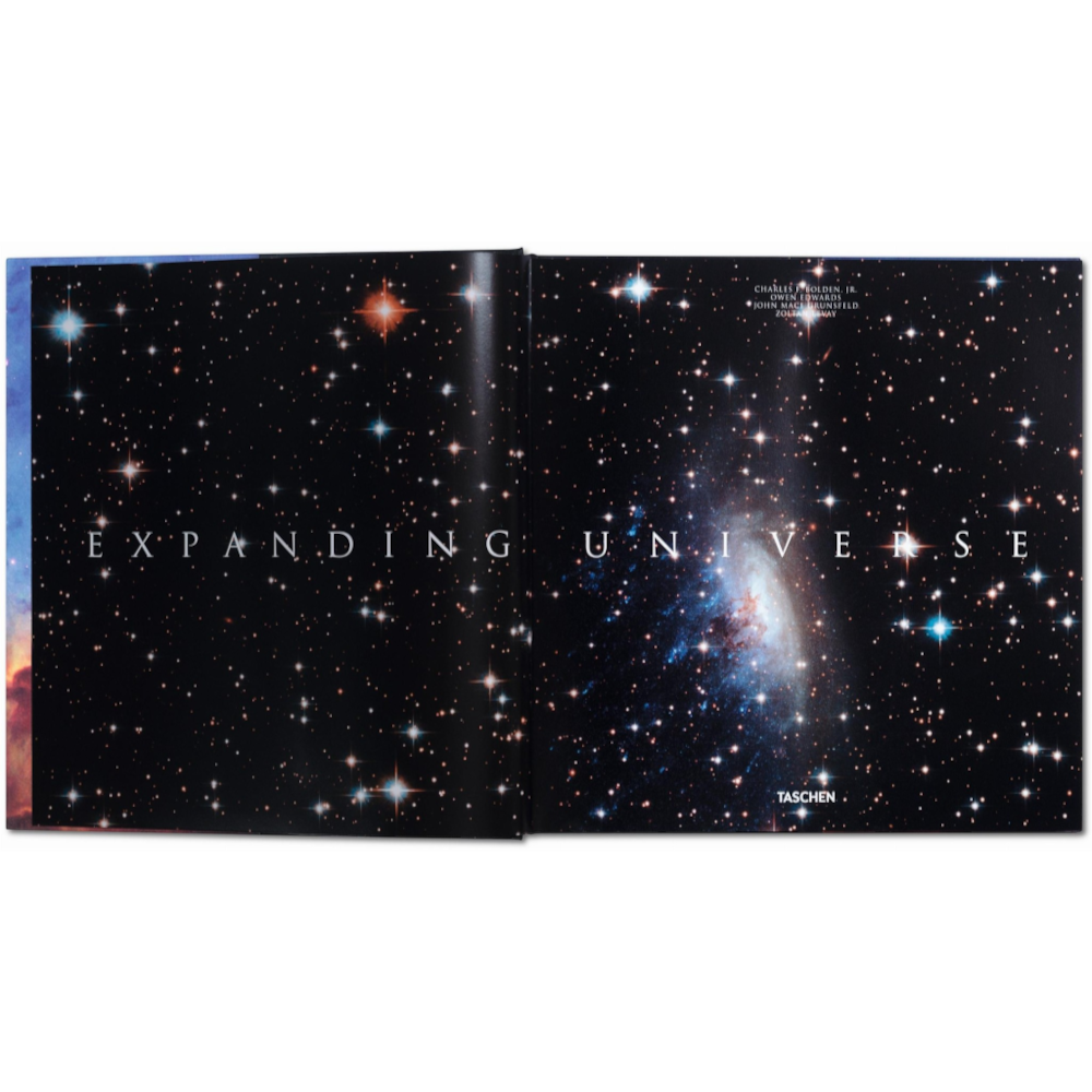 Expanding Universe. The Hubble Space Telescope