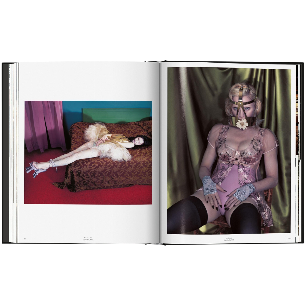 Mert Alas and Marcus Piggott. 9783836573061